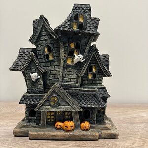 Halloween Victorian 11 " resin Haunted LED light up house New With Tags